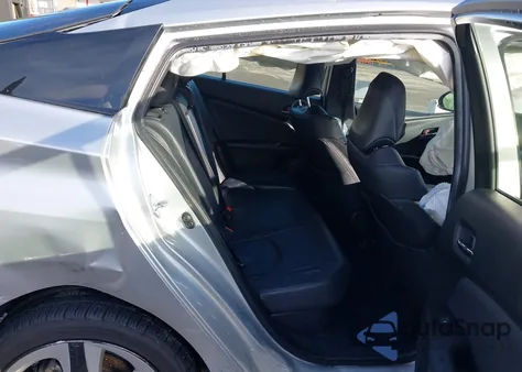 2018 Toyota Prius Three Touring из США, поврежденный, VIN JTDKARFU7J3066002